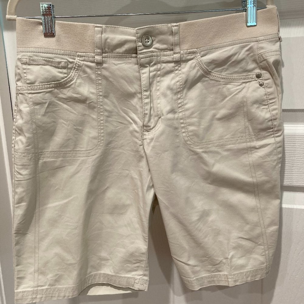 Gloria Vanderbilt elastic waist shorts size 10.  very comfy